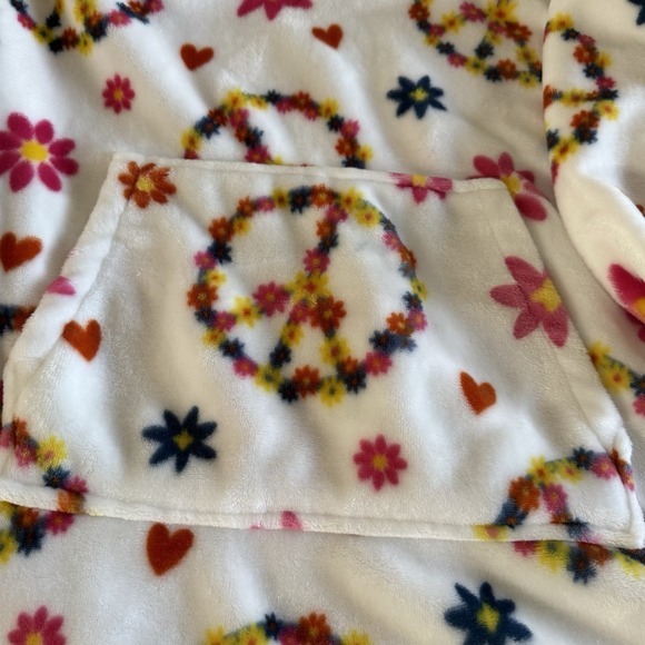 THROWZY MARLO LORENZ PULLOVER  Peace Signs PINK Flowers One Size - Picture 8 of 11